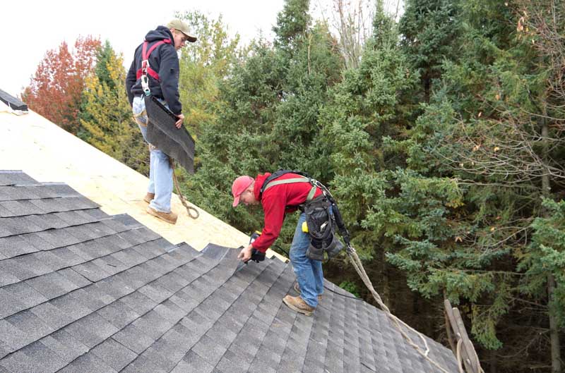 The Pros and Cons of Asphalt Shingle Roofs